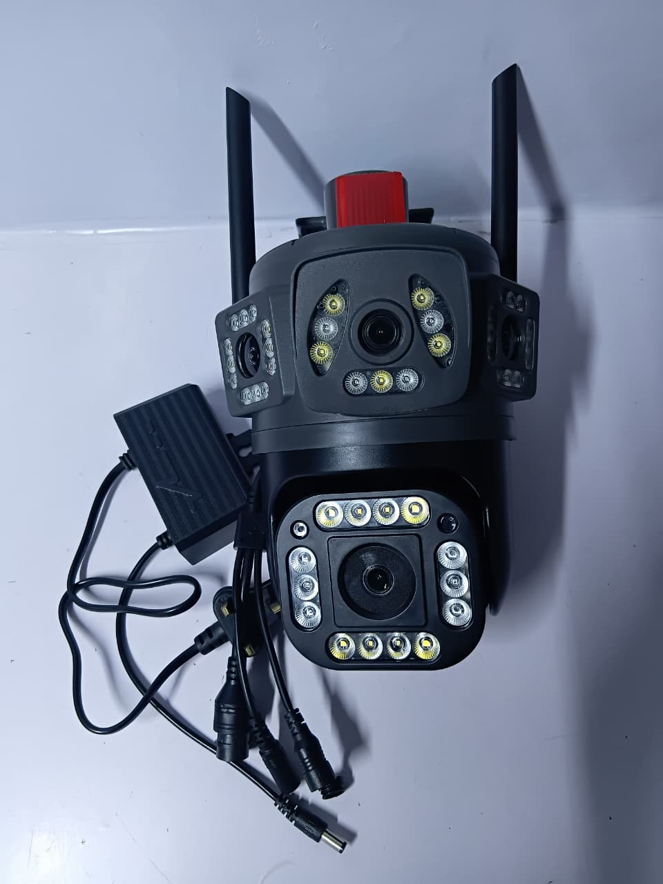 4G/Lan Port Triple Lens AC CCTV Camera with Strobe Light